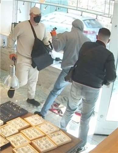 Foto-Fahndung: Wer kennt diese Männer? Foto: Polizei