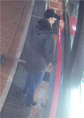 Foto-Fahndung: Wer kennt diesen Mann? Foto: Polizei