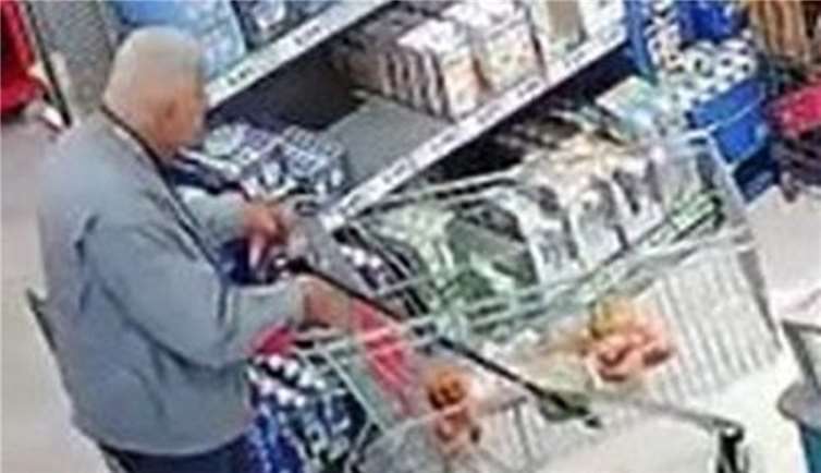 Foto-Fahndung: Polizei sucht verdächtigen Senior Foto: Polizei