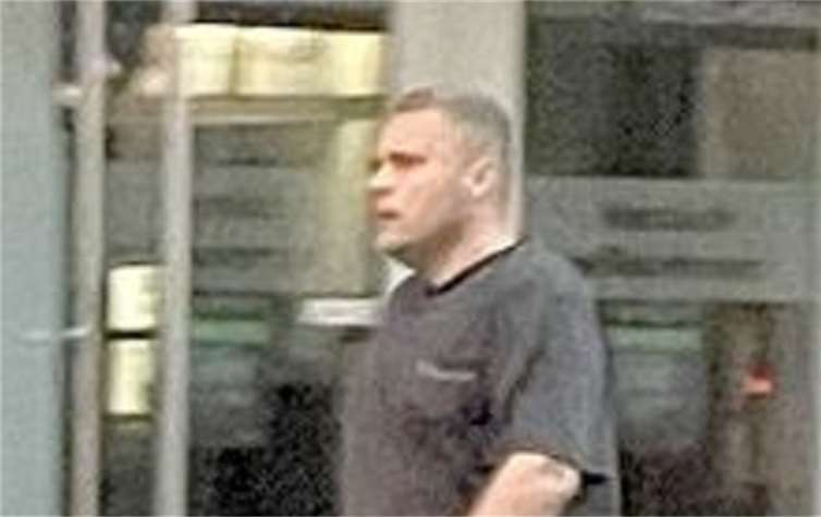 Foto-Fahndung: Wer kennt diesen Mann? Foto: Polizei