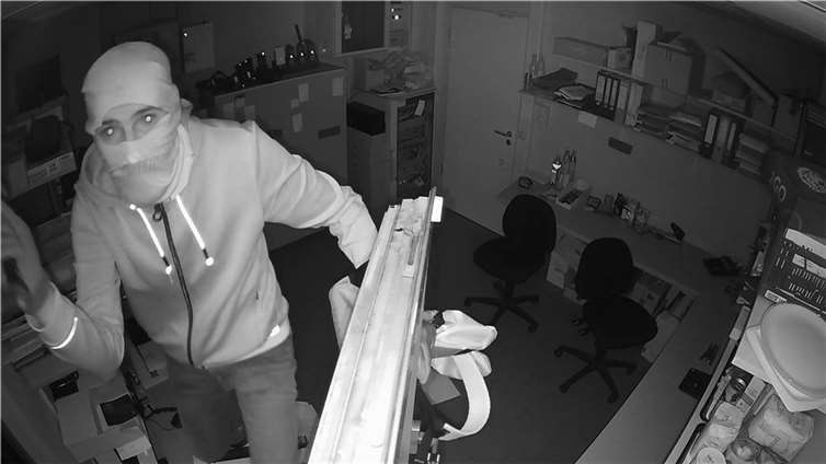 Sinzig: Wer kennt diesen Einbrecher? Foto: Polizei