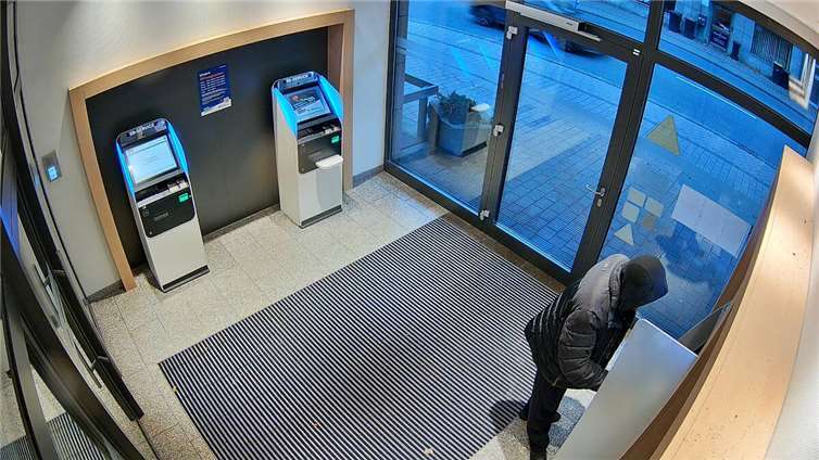 Neuwied: Fahndung nach Taschendiebstahl in Supermarkt Foto: Polizei