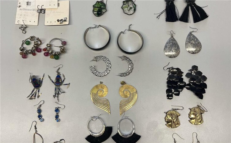 31.10.: Öffentlichkeitsfahndung: Eigentümer von Schmuck gesucht Foto: Polizei