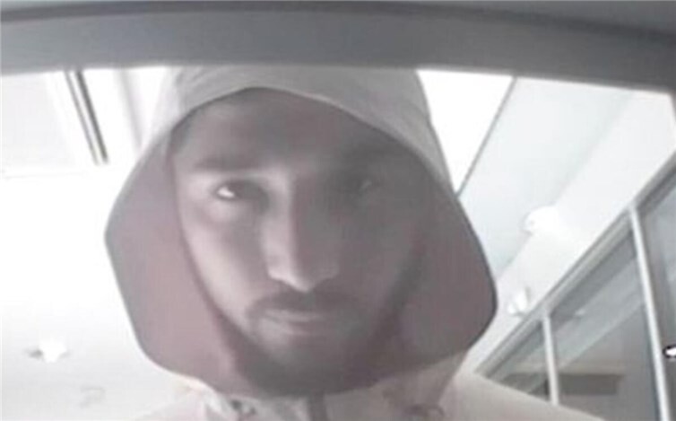 31.10.: Foto-Fahndung: Wer kennt diesen Mann?   Foto: Polizei