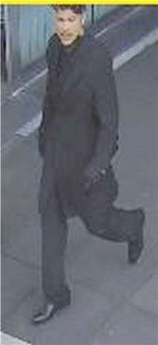 Foto-Fahndung: Wer kennt den Mann im schwarzen Mantel? Foto: Polizei Bonn