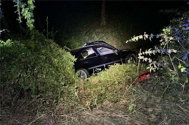 20.08.: 22-Jähriger übersieht eine Umleitung und landet im Graben Foto: Polizei Euskirchen