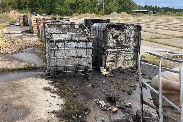 Unfassbar dreist: Altöl-Container illegal im Nationalpark Eifel entsorgt Foto: Polizei Euskirchen