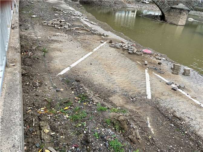 Drei Monate nach der Flut: So sieht Altenahr heute aus Foto: ROB