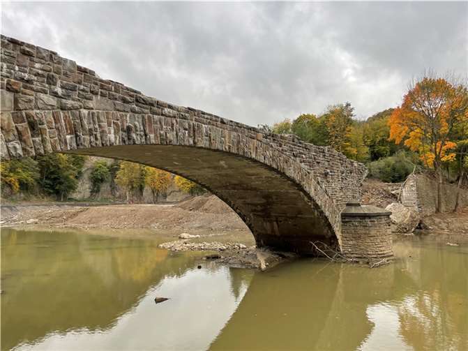 Drei Monate nach der Flut: So sieht Altenahr heute aus Foto: ROB
