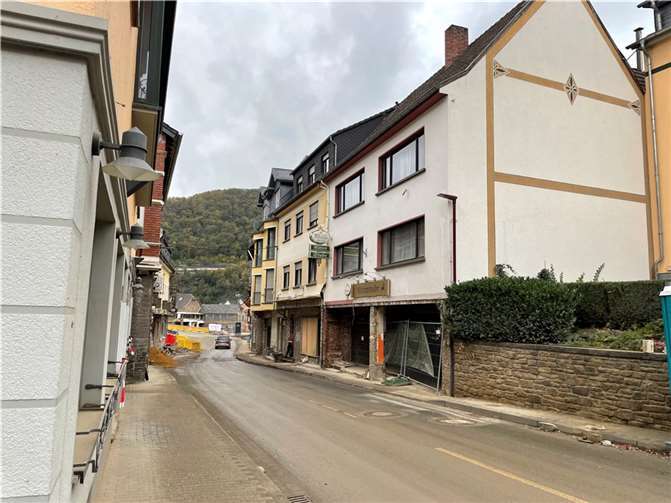 Drei Monate nach der Flut: So sieht Altenahr heute aus Foto: ROB