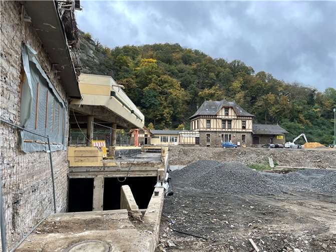 Drei Monate nach der Flut: So sieht Altenahr heute aus Foto: ROB