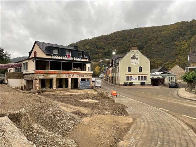Drei Monate nach der Flut: So sieht Altenahr heute aus Foto: ROB