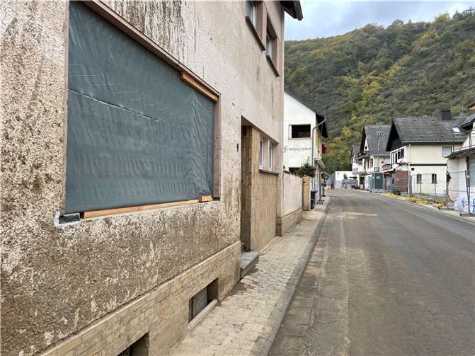 Drei Monate nach der Flut: So sieht Altenahr heute aus Foto: ROB