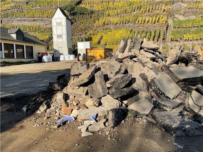 Drei Monate nach der Flut: So sieht Laach heute aus Foto: ROB