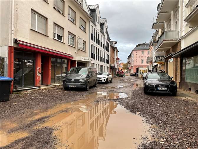 Drei Monate nach der Flut: So sieht Bad Neuenahr heute aus Foto: ROB