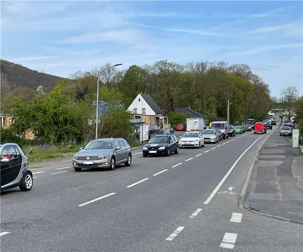 Foto: Stau in der Kölner Straße in Sinzig @ROB