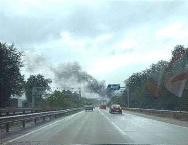 09.09.: Linienbus auf A61 bei Kruft in Flammen Foto: TE