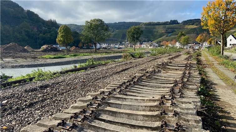 Drei Monate nach der Flut: So sieht die Strecke der Ahrtalbahn heute aus Foto: Ulrich Stumm / Ahrtalbahnfreunde