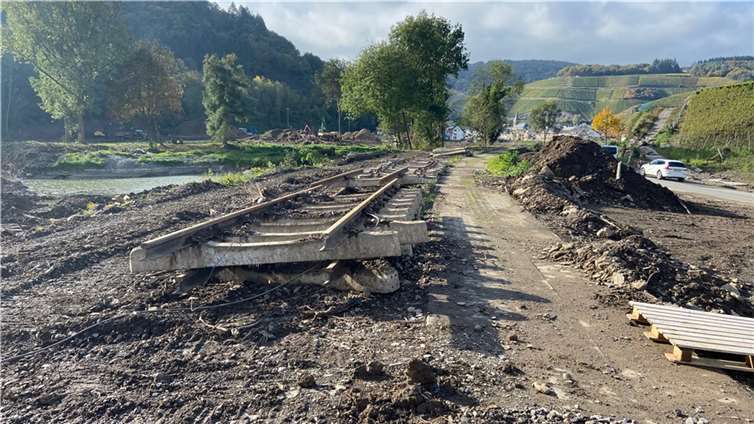 Drei Monate nach der Flut: So sieht die Strecke der Ahrtalbahn heute aus Foto: Ulrich Stumm / Ahrtalbahnfreunde
