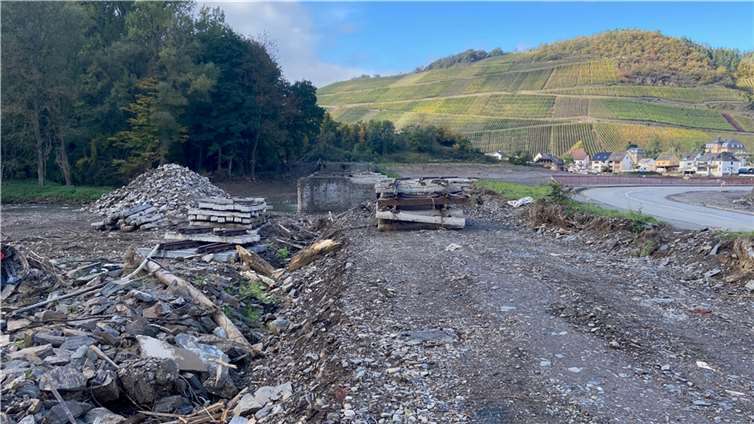 Drei Monate nach der Flut: So sieht die Strecke der Ahrtalbahn heute aus Foto: Ulrich Stumm / Ahrtalbahnfreunde