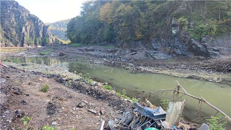 Drei Monate nach der Flut: So sieht die Strecke der Ahrtalbahn heute aus Foto: Ulrich Stumm / Ahrtalbahnfreunde