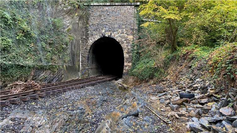 Drei Monate nach der Flut: So sieht die Strecke der Ahrtalbahn heute aus Foto: Ulrich Stumm / Ahrtalbahnfreunde