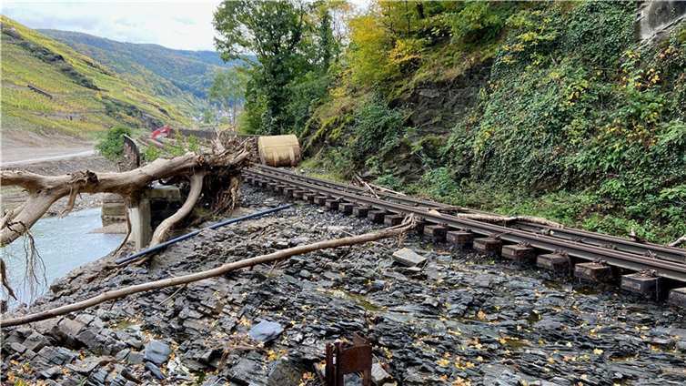 Drei Monate nach der Flut: So sieht die Strecke der Ahrtalbahn heute aus Foto: Ulrich Stumm / Ahrtalbahnfreunde