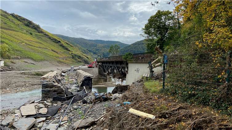 Drei Monate nach der Flut: So sieht die Strecke der Ahrtalbahn heute aus Foto: Ulrich Stumm / Ahrtalbahnfreunde