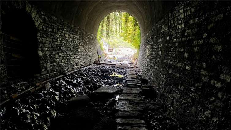 Drei Monate nach der Flut: So sieht die Strecke der Ahrtalbahn heute aus Foto: Ulrich Stumm / Ahrtalbahnfreunde