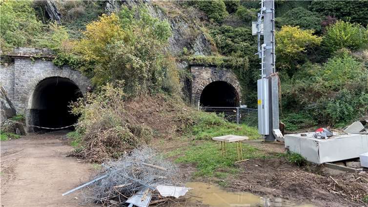Drei Monate nach der Flut: So sieht die Strecke der Ahrtalbahn heute aus Foto: Ulrich Stumm / Ahrtalbahnfreunde
