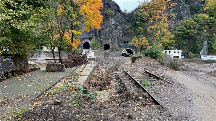 Drei Monate nach der Flut: So sieht die Strecke der Ahrtalbahn heute aus Foto: Ulrich Stumm / Ahrtalbahnfreunde
