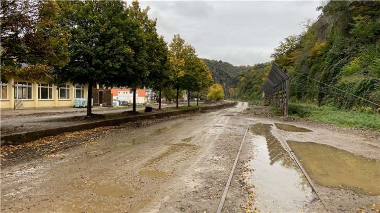 Drei Monate nach der Flut: So sieht die Strecke der Ahrtalbahn heute aus Foto: Ulrich Stumm / Ahrtalbahnfreunde