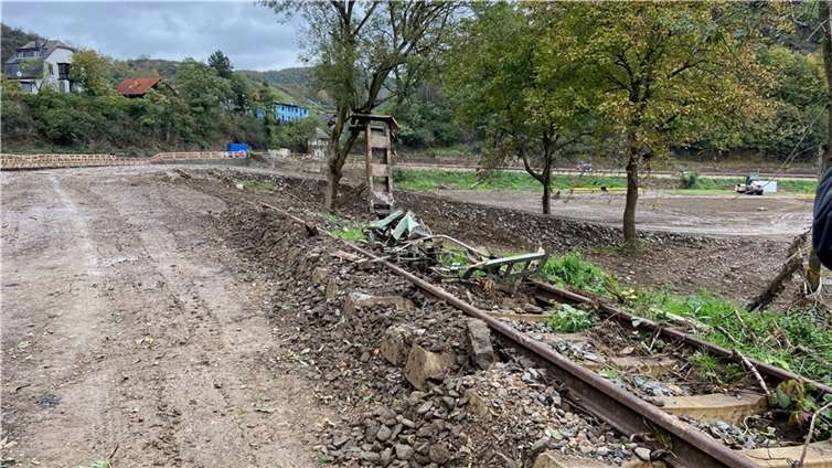 Drei Monate nach der Flut: So sieht die Strecke der Ahrtalbahn heute aus Foto: Ulrich Stumm / Ahrtalbahnfreunde