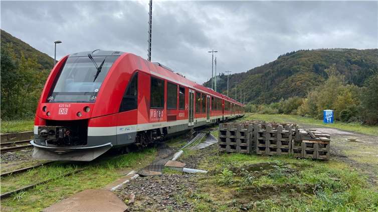 Drei Monate nach der Flut: So sieht die Strecke der Ahrtalbahn heute aus Foto: Ulrich Stumm / Ahrtalbahnfreunde