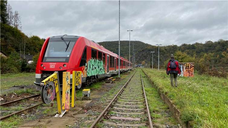 Drei Monate nach der Flut: So sieht die Strecke der Ahrtalbahn heute aus Foto: Ulrich Stumm / Ahrtalbahnfreunde