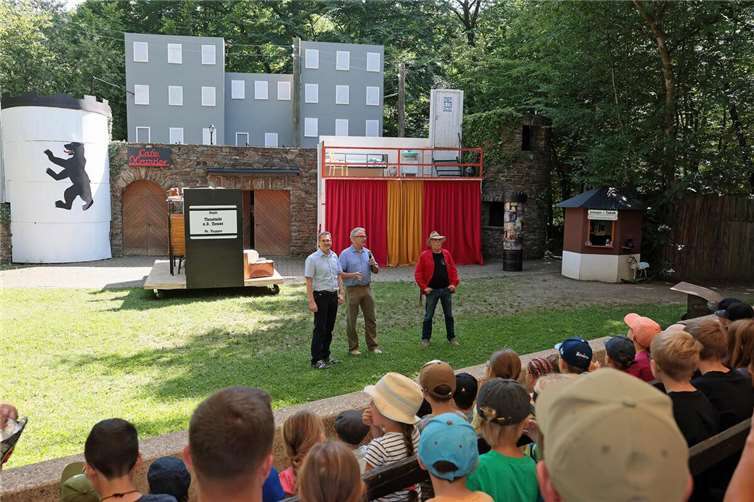 Symbolischer „Stromausfall“ vor ausverkauftem Haus  Foto: Werner DreschersFoto: Werner Dreschers