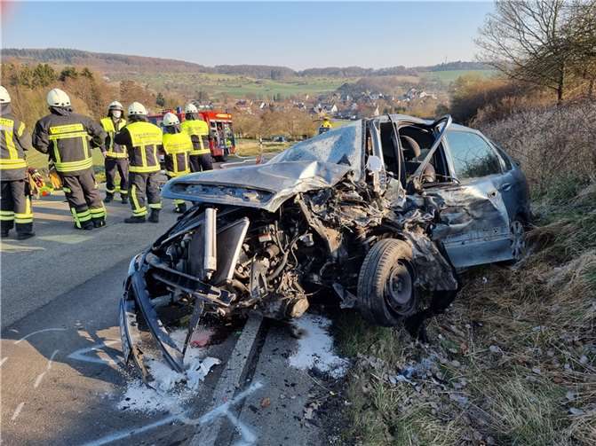 Unfall auf L82: 60-Jähriger stirbt bei Frontalzusammenstoß Foto: Winkler TV