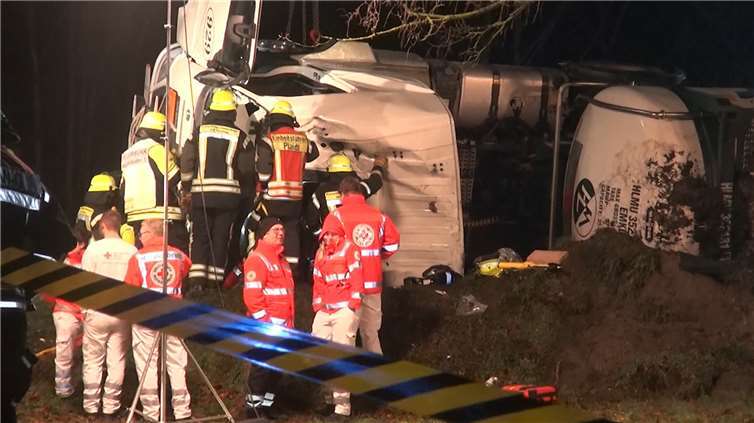 Lkw mit explosiver Flüssigkeit umgekippt Foto: WinklerTV