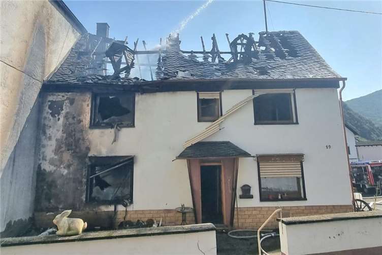 13.08.: Gebäudebrand in Kattenes Foto: WinklerTV