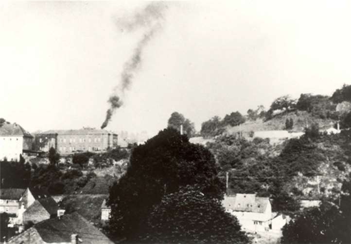 Foto der Anstalt Hadamar mit rauchendem Schlot.privat