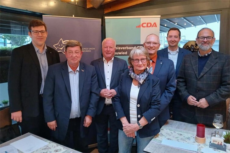 Foto mit Cédric J.K. Bellmann (JU), Norbert Faltin (CDA), Peter Weiß, Roswitha Gottbehüt (CDA), Jürgen Schmied (MdL), Korbinian Wester (CDU/CDA) und Jan Petry (CDU/CDA)(Foto von Christoph Menzenbach)(verantwortlich für den Text: Roswitha Gottbehüt)