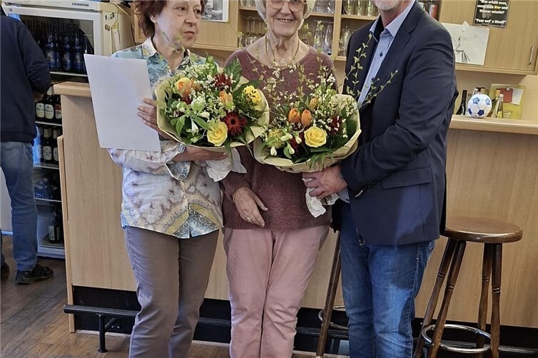 Foto: (von links): Maria Dresen-Gülden, Brigitte Holl und Vorsitzender Sven Lefkowitz