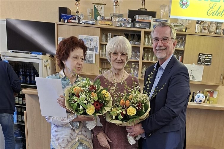 Foto: (von links): Maria Dresen-Gülden, Brigitte Holl und Vorsitzender Sven Lefkowitz