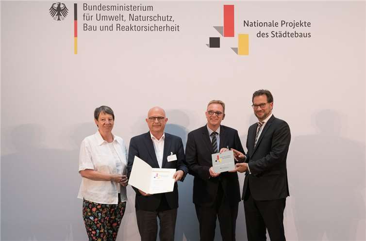 Foto von links nach rechts: Bundesministerin Dr. Barbara Hendricks, Bürgermeister Michael Kessler, Projektleiter Werner Prümm, Staatssekretär Florian Pronold.Privat