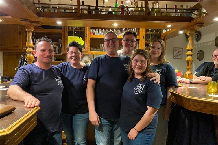 Foto von rechts nach links: Lucy Stüber, Königin Denise Grünig, Tim Schumacher, König Thorsten Grünig, Nicole Schumacher, Ingo Schumacher