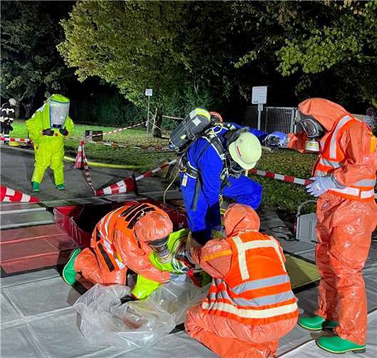 Bonn: Alarm im Schwimmbad Foto: Feuerwehr und Rettungsdienst BonnFührungsdienste