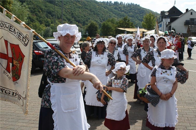 Heimat- und Weinfest mit Weinmajestäten und Festumzug