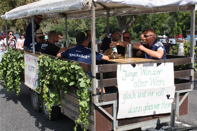Heimat- und Weinfest mit Weinmajestäten und Festumzug