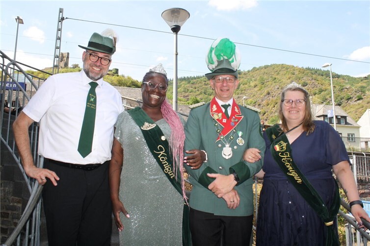 Heimat- und Weinfest mit Weinmajestäten und Festumzug