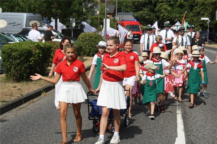 Heimat- und Weinfest mit Weinmajestäten und Festumzug